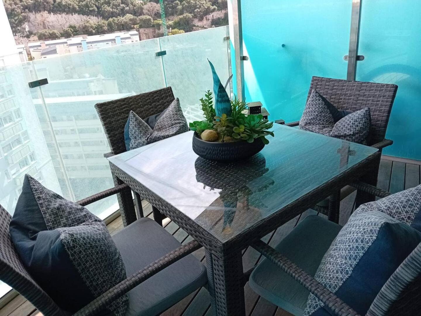 Urban Oasis At Luxurious Ocean Village Gibraltar Exterior foto
